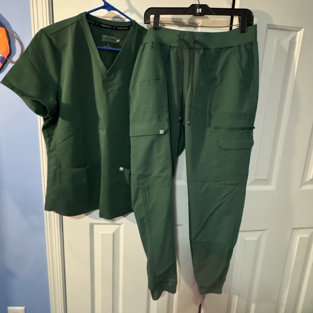 Fabletics evergreen scrub set